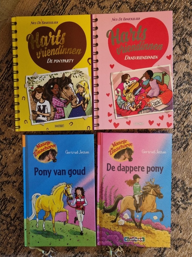 Hartsvriendinnnen - Manage Zonnnehoeve 4 boeken, Ophalen of Verzenden, Zo goed als nieuw, Sprookjes
