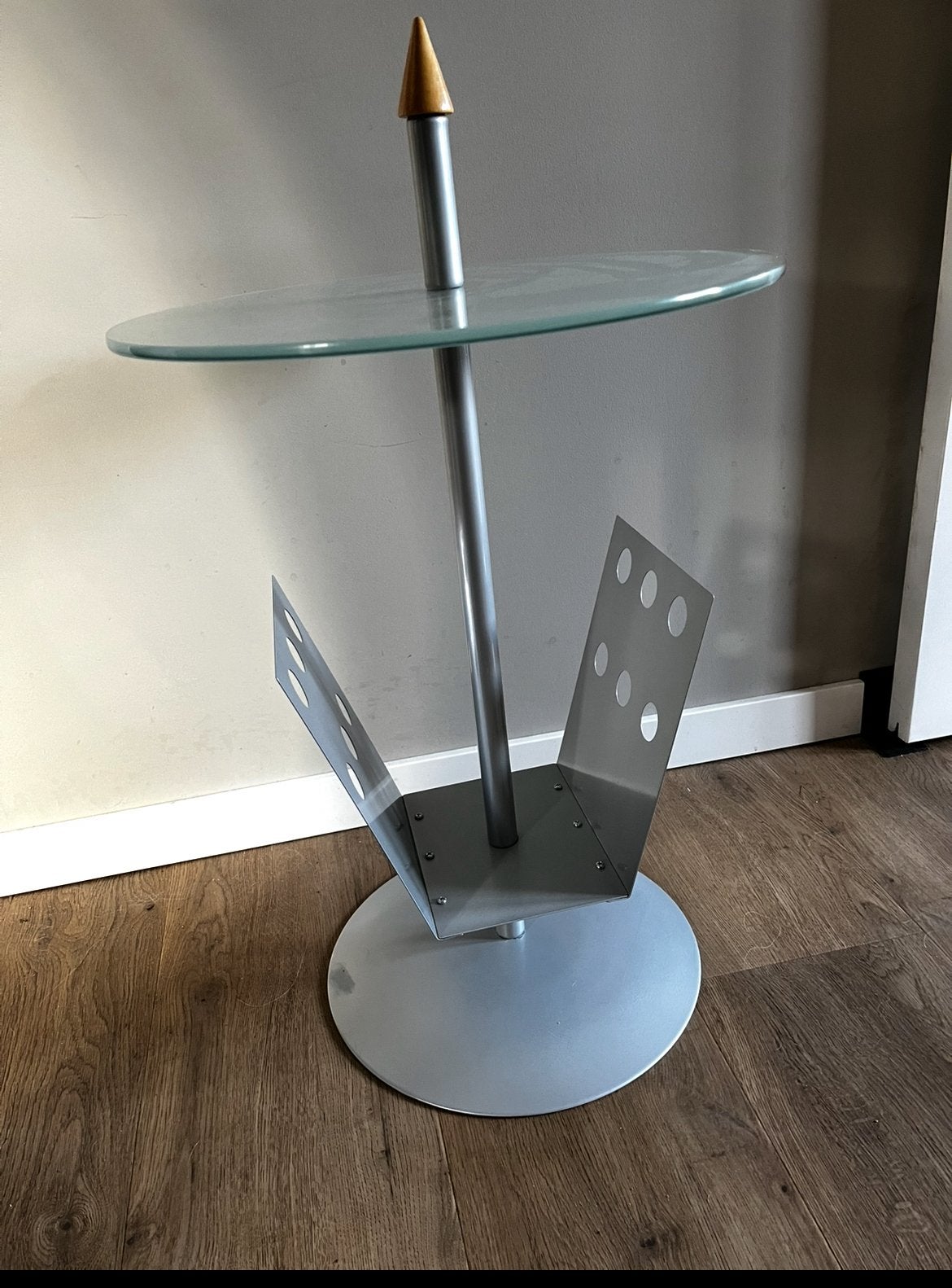 Metalen tafeltje , wijntafeltje.Bijzettafel Lectuur tafeltje, Ophalen, 50 tot 100 cm, Rond, Zo goed als nieuw
