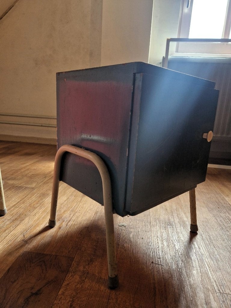 Vintage blauw nachtkastje / retro kastje met metalen poten, Huis en Inrichting, Slaapkamer | Nachtkastjes, Ophalen, Overige materialen