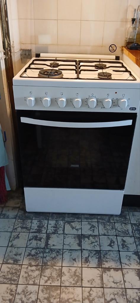 Zanussi gasfornuis met oven - 5 jaar oud, Ophalen, Gebruikt, 60 cm of meer, 4 kookzones