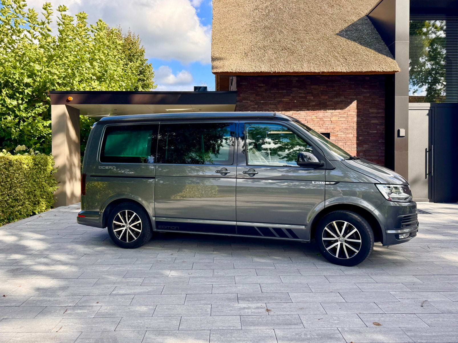 Volkswagen California 2.0 TDI 110KW AUT 2019 Grijs 80.000km, 241 €/maand, 4 stoelen, 2500 kg, Diesel