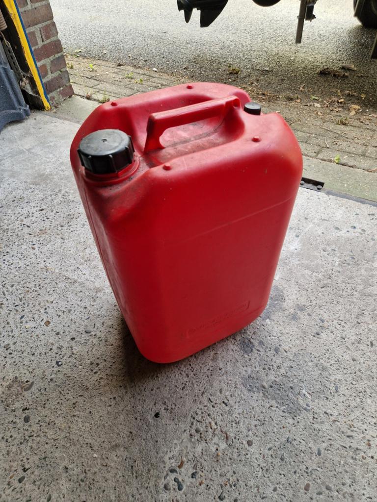 Jerrycan 20 L, Ophalen
