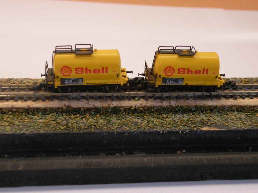 Marklin Z 2 Shell tankwagons  € 17,50, Gelijkstroom of Wisselstroom, Wagon, Ophalen of Verzenden, Zo goed als nieuw