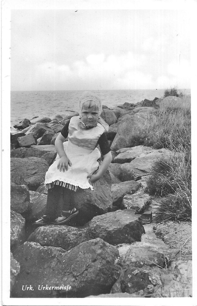AK Urk - Urkermeisje, Verzenden, 1940 tot 1960, Ongelopen, Flevoland