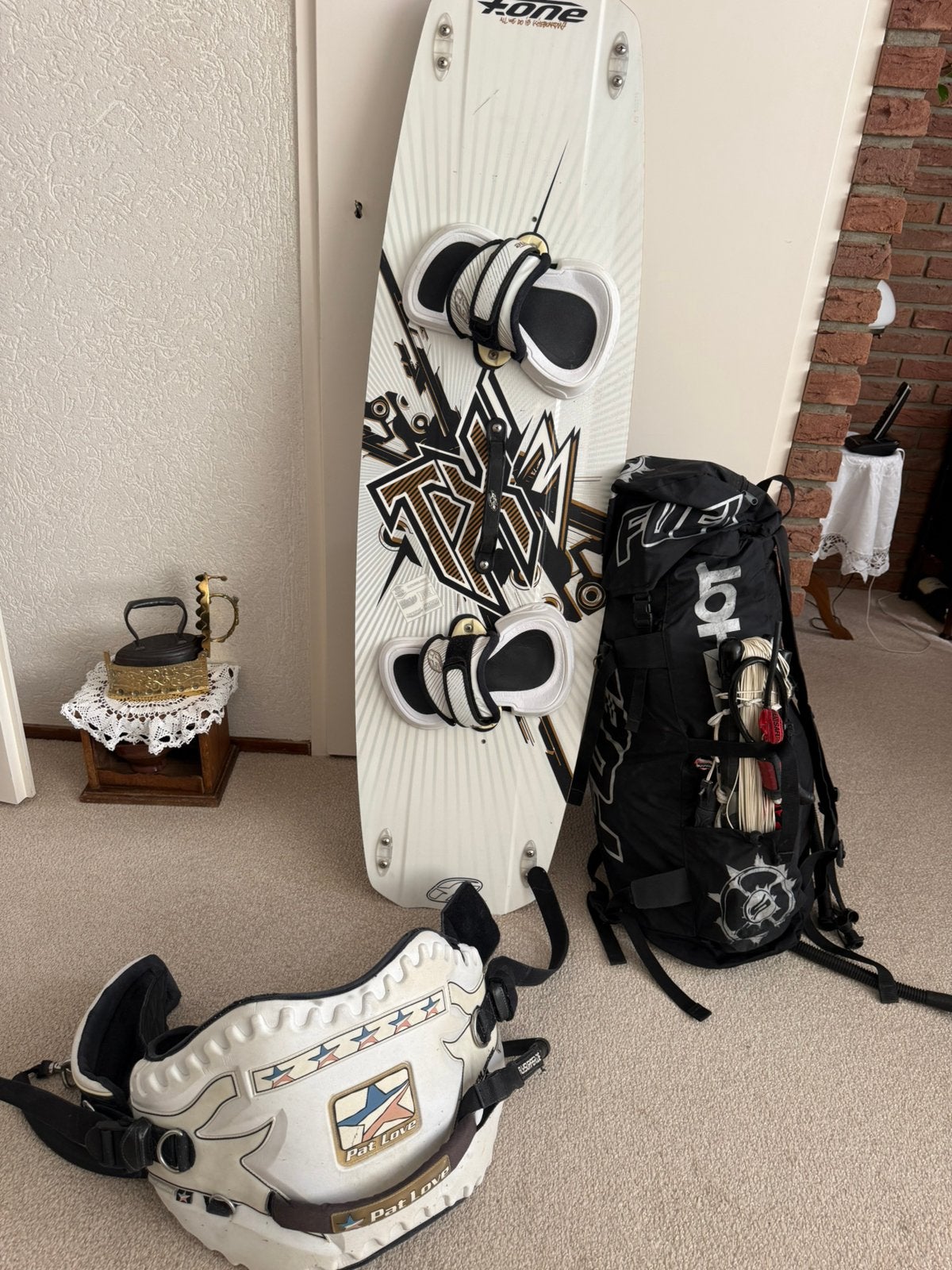Complete Slingshot Fuel 9m Kitesurf Set, Watersport en Boten, Kitesurfen, Gebruikt, Kitesurf-set, Twintip, 9 m²