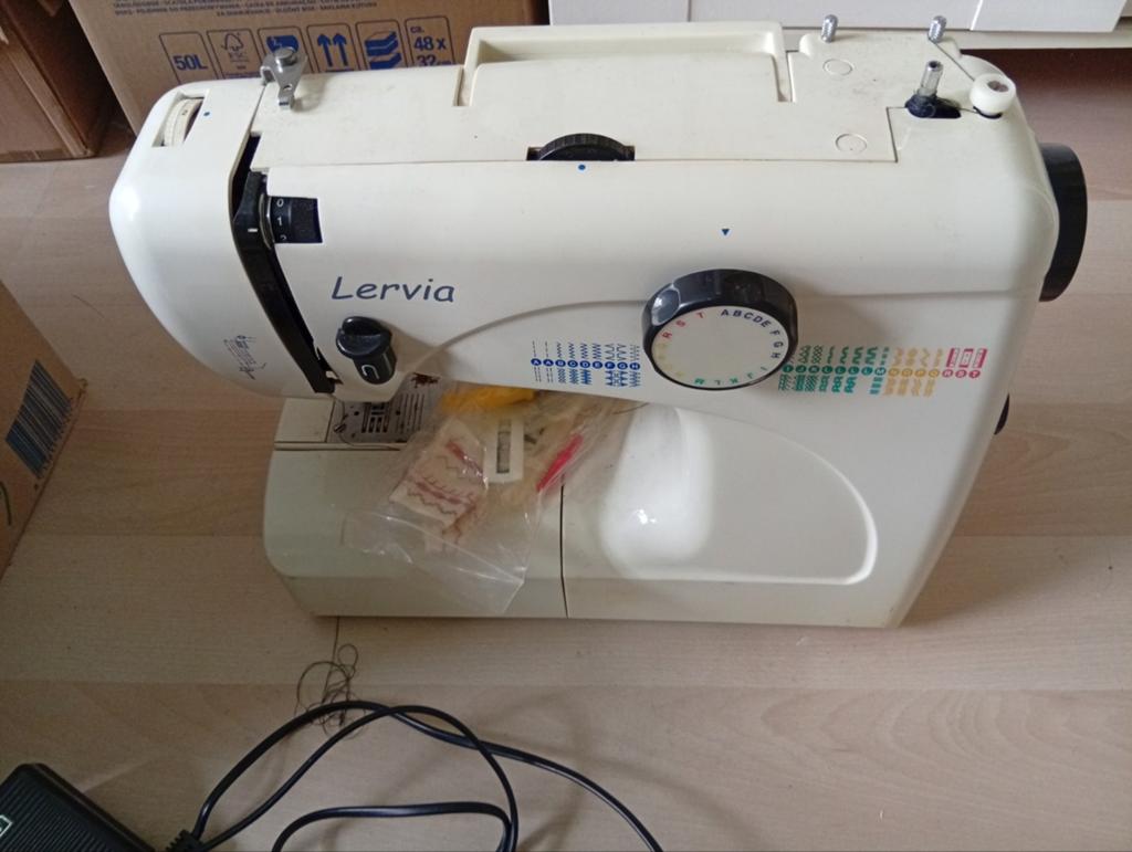 Naaimachine en toebehoren, Ophalen, Gebruikt, Naaimachine, Overige merken