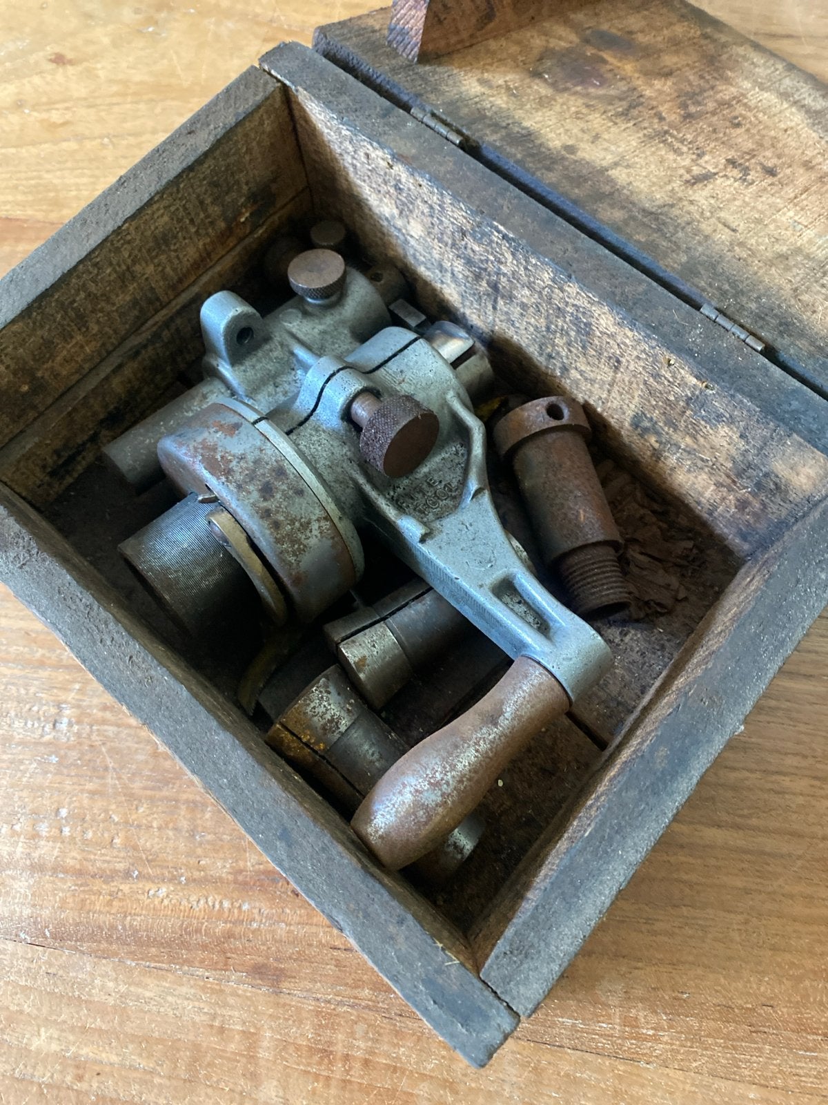Antieke gereedschapskist met inhoud, Antiek en Kunst, Antiek | Gereedschap en Instrumenten, Ophalen