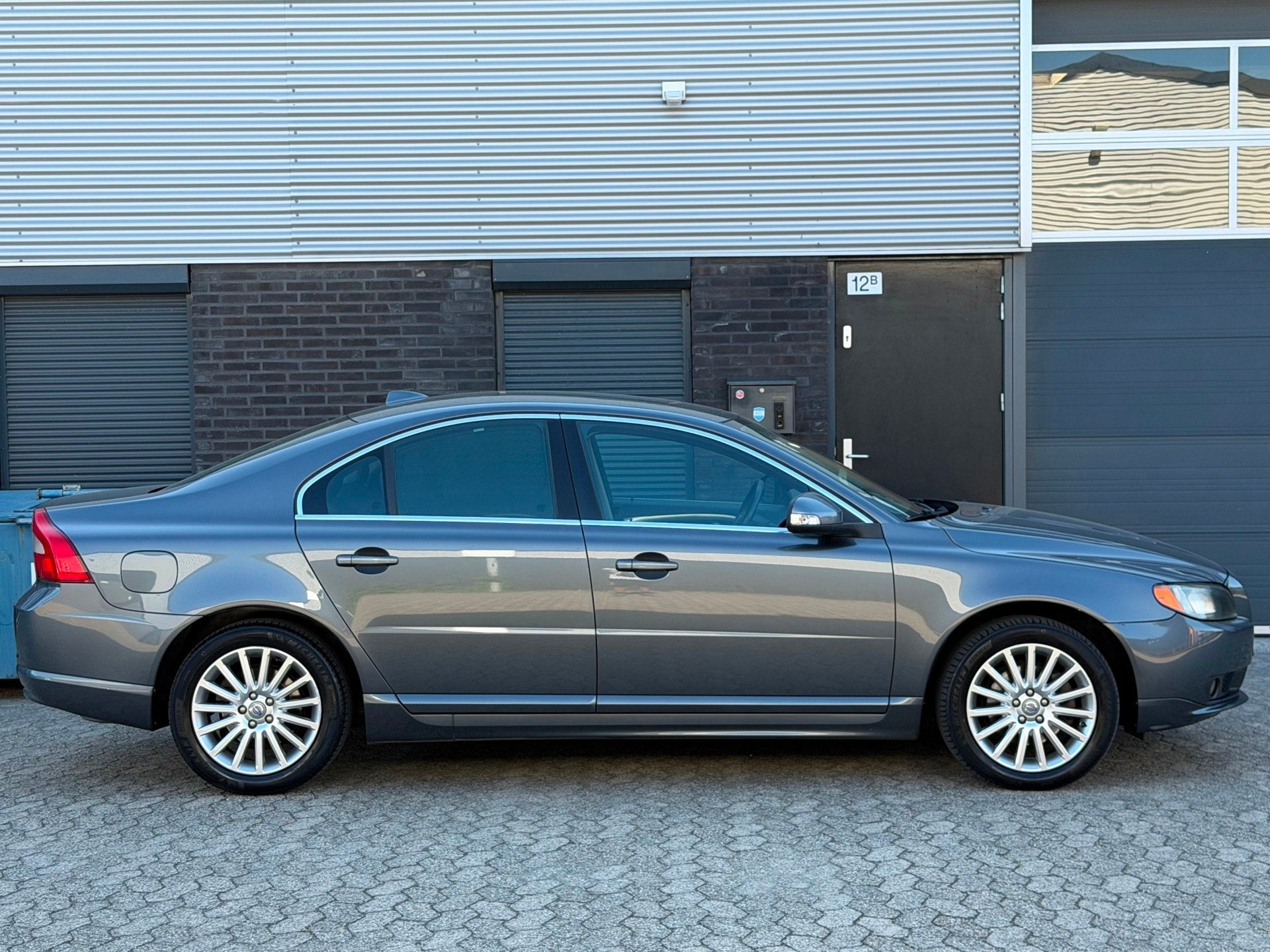 Volvo S80 2.5 T Momentum LEER CLIMA CRUISE PDC TREKHAAK AUTO, 1528 kg, Zwart, Parkeersensor, 2521 cc