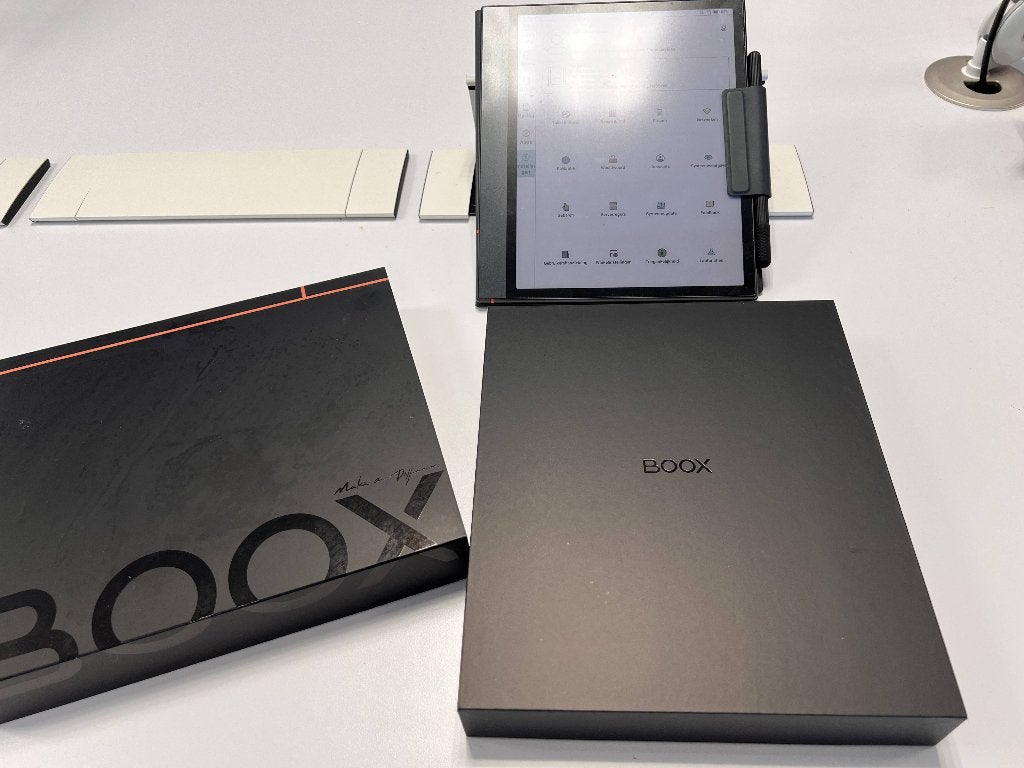 BOOX Note Air3 C 64GB – kleur E-Ink + pen + hoes, Computers en Software, E-readers, Ophalen of Verzenden, Zo goed als nieuw, 10 inch of meer