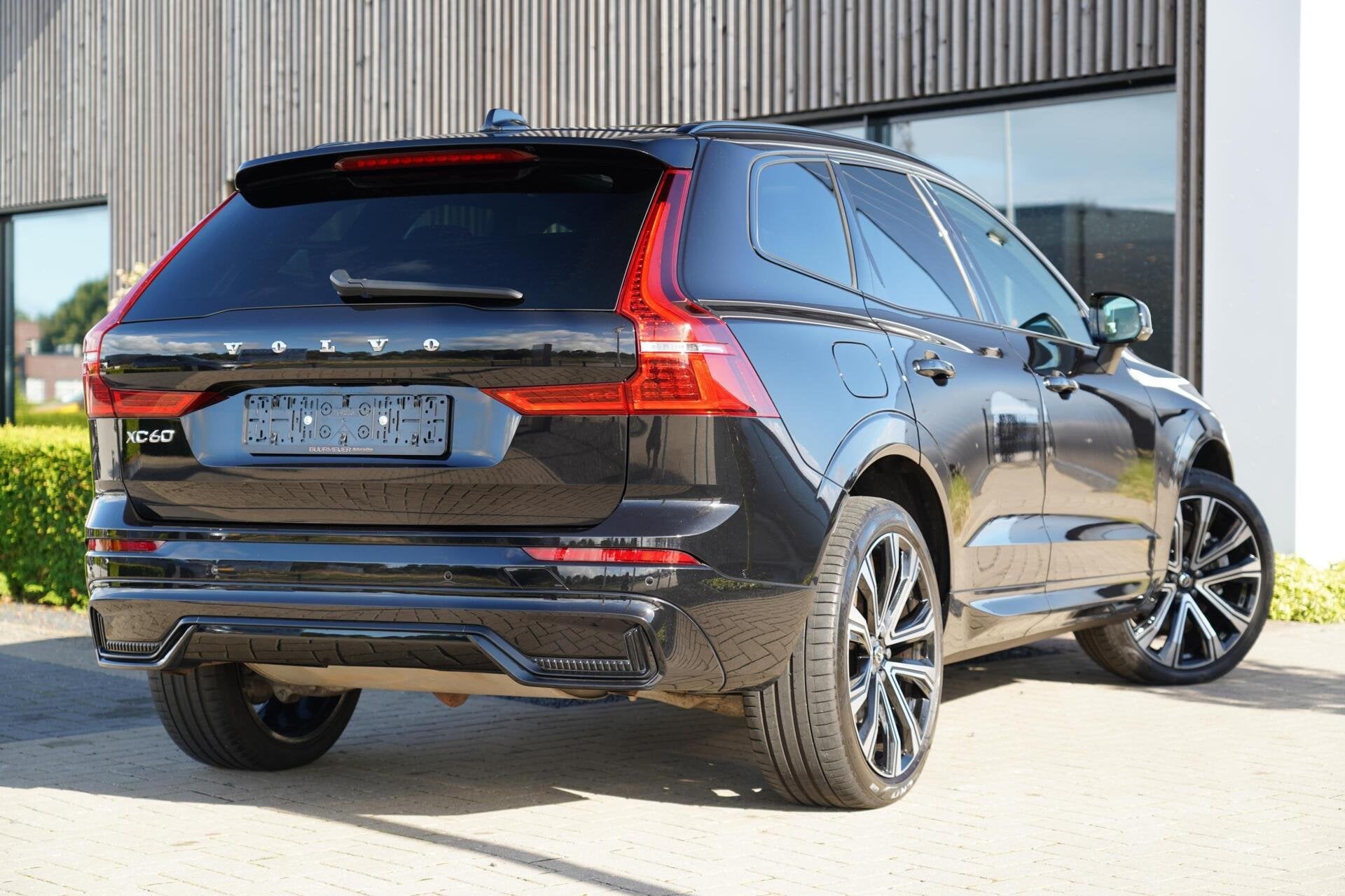 Volvo XC60 2.0 T8 Plug-in hybrid AWD Plus Dark Long Range |, Automaat, Dealer onderhouden, Gebruikt, 4 cilinders