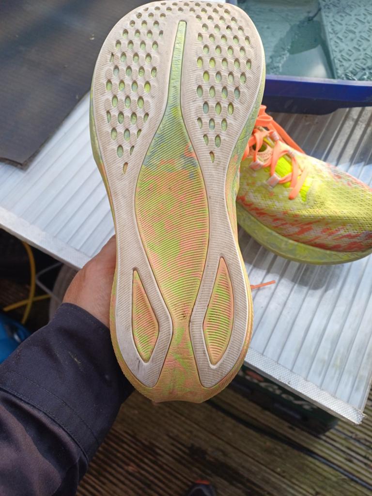 Asics hardloopschoenen - 15 km gelopen, Sport en Fitness, Loopsport en Atletiek, Hardloopschoenen, Ophalen of Verzenden, Zo goed als nieuw