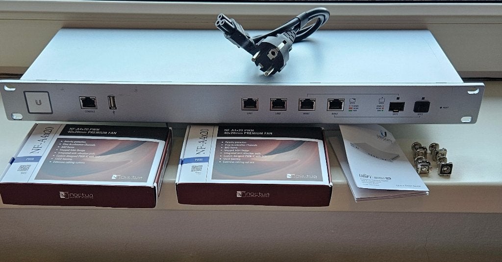 Ubiquiti Unifi USG PRO 4 Router + 2x Noctua fan, Computers en Software, Ophalen, Gebruikt, Router, UniFi Ubiquiti