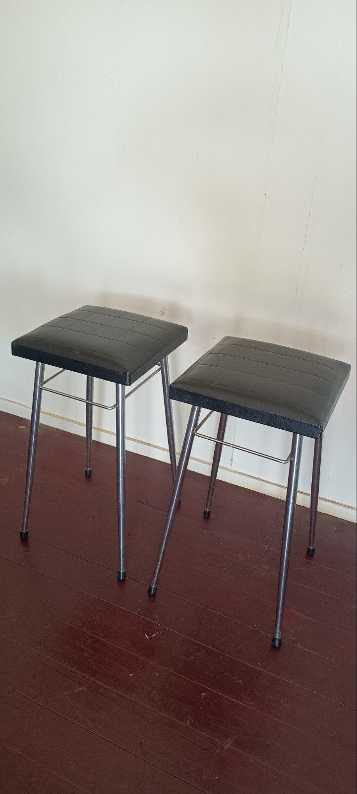Set van 2 vintage krukjes, zwart met chromen poten, Huis en Inrichting, Ophalen of Verzenden, Gebruikt, IJzer