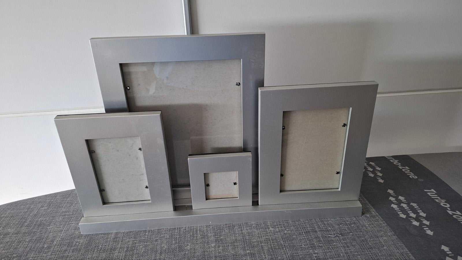 Houder met 4 fotolijsten zilverkleurig, Overige materialen, Met sierrand, Ophalen of Verzenden, Zo goed als nieuw