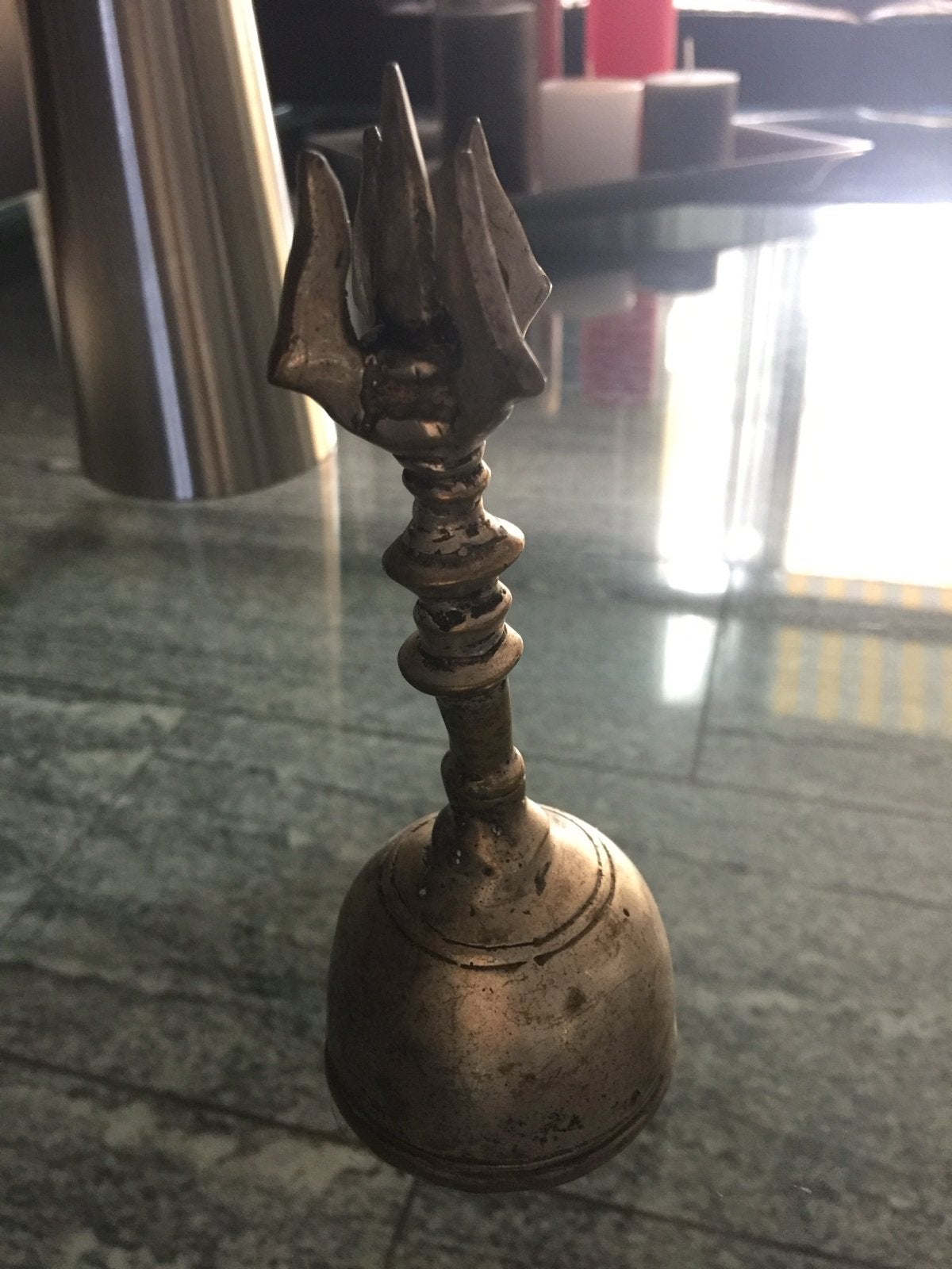 Antieke Indiase tempelbel met Trishul handvat, Antiek en Kunst, Ophalen