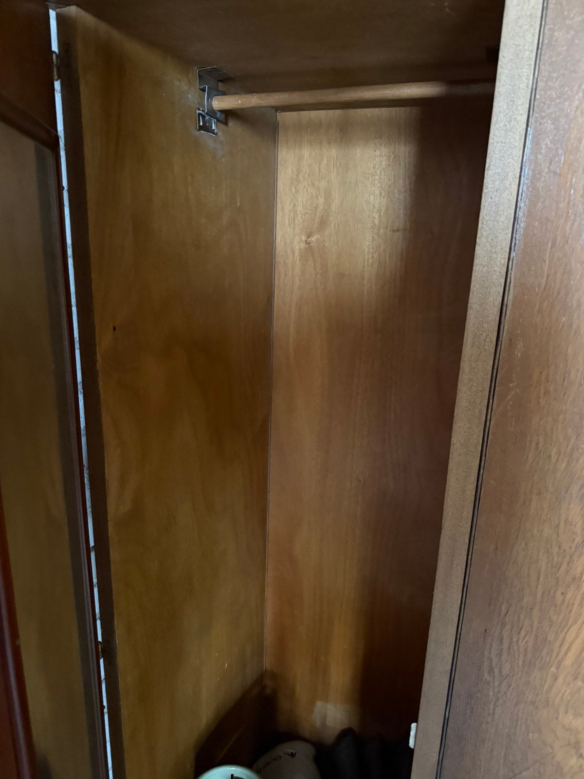 GRATIS OP TE HALENHouten kleding kast, Huis en Inrichting, 100 tot 150 cm, Ophalen of Verzenden, Zo goed als nieuw, 150 tot 200 cm