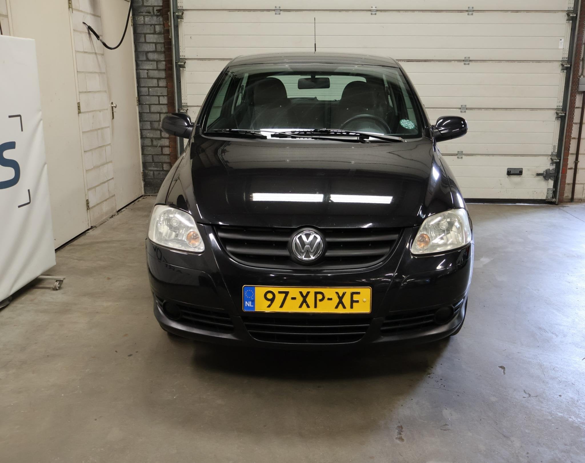 Volkswagen Fox 1.2 Trendline 2e eigenaar NAP Airco APK, Auto's, Stof, Zwart, 4 stoelen, 1198 cc
