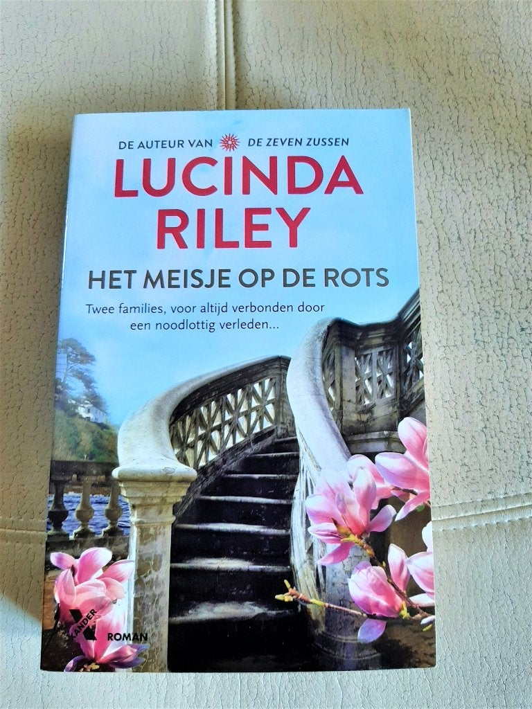 Het meisje op de rots – Lucinda Riley, Boeken, Romans, Ophalen of Verzenden, Zo goed als nieuw, Lucinda Riley