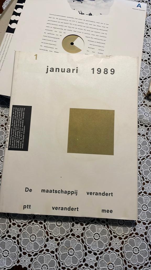 Boek en lp PTT de maatschappij verandert mee, Ophalen of Verzenden, Zo goed als nieuw
