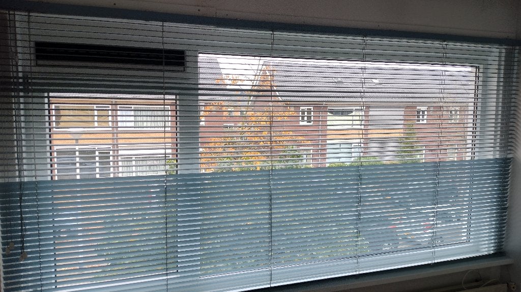 Luxaflex 311,5 cm breed en 152 hoog, Ophalen, 200 cm of meer, 150 tot 200 cm, Gebruikt