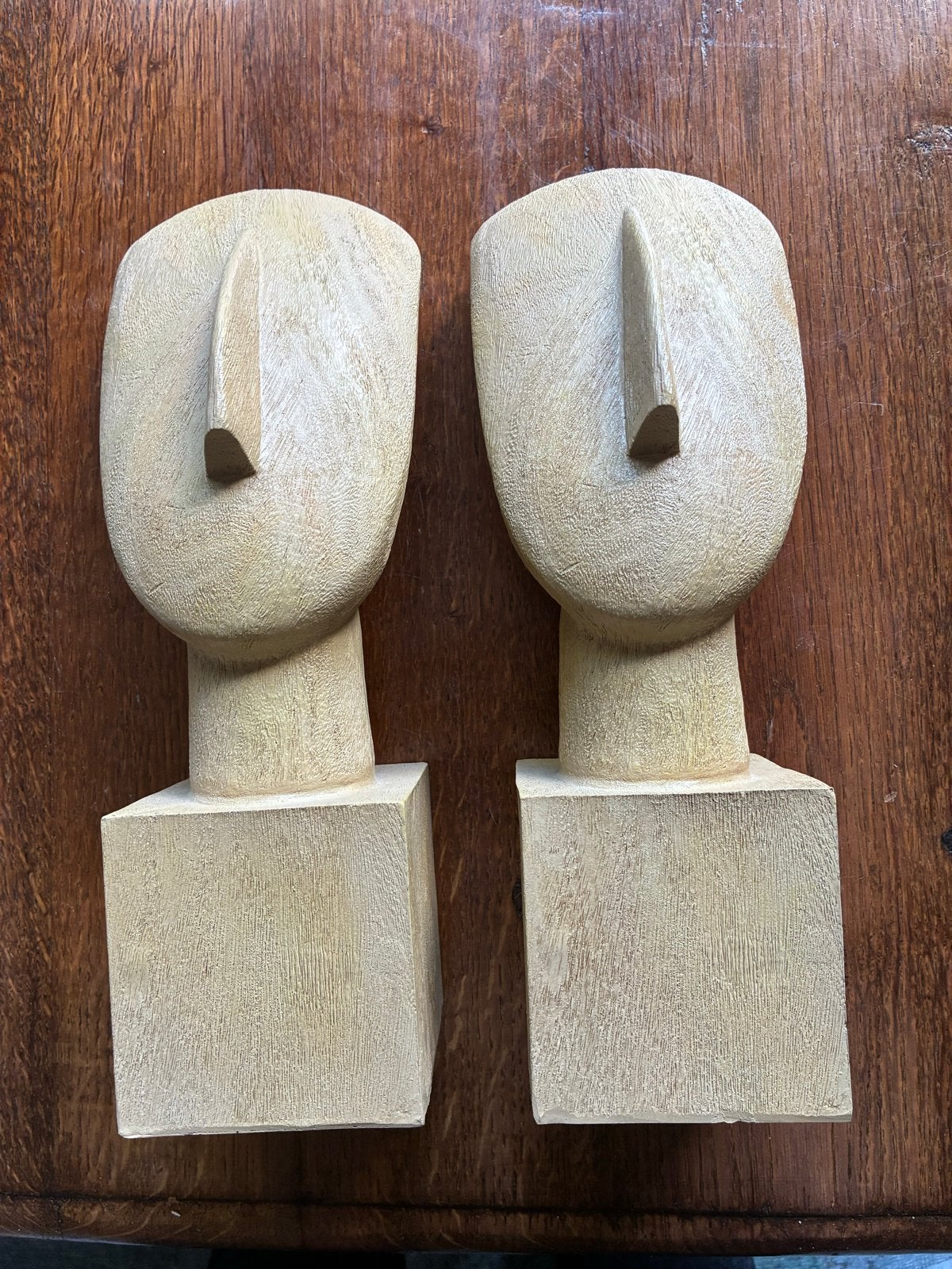 Set van 2 houten sculpturen - Abstracte hoofden, Ophalen of Verzenden, Handgemaakt, 20 - 50 cm, Beeld