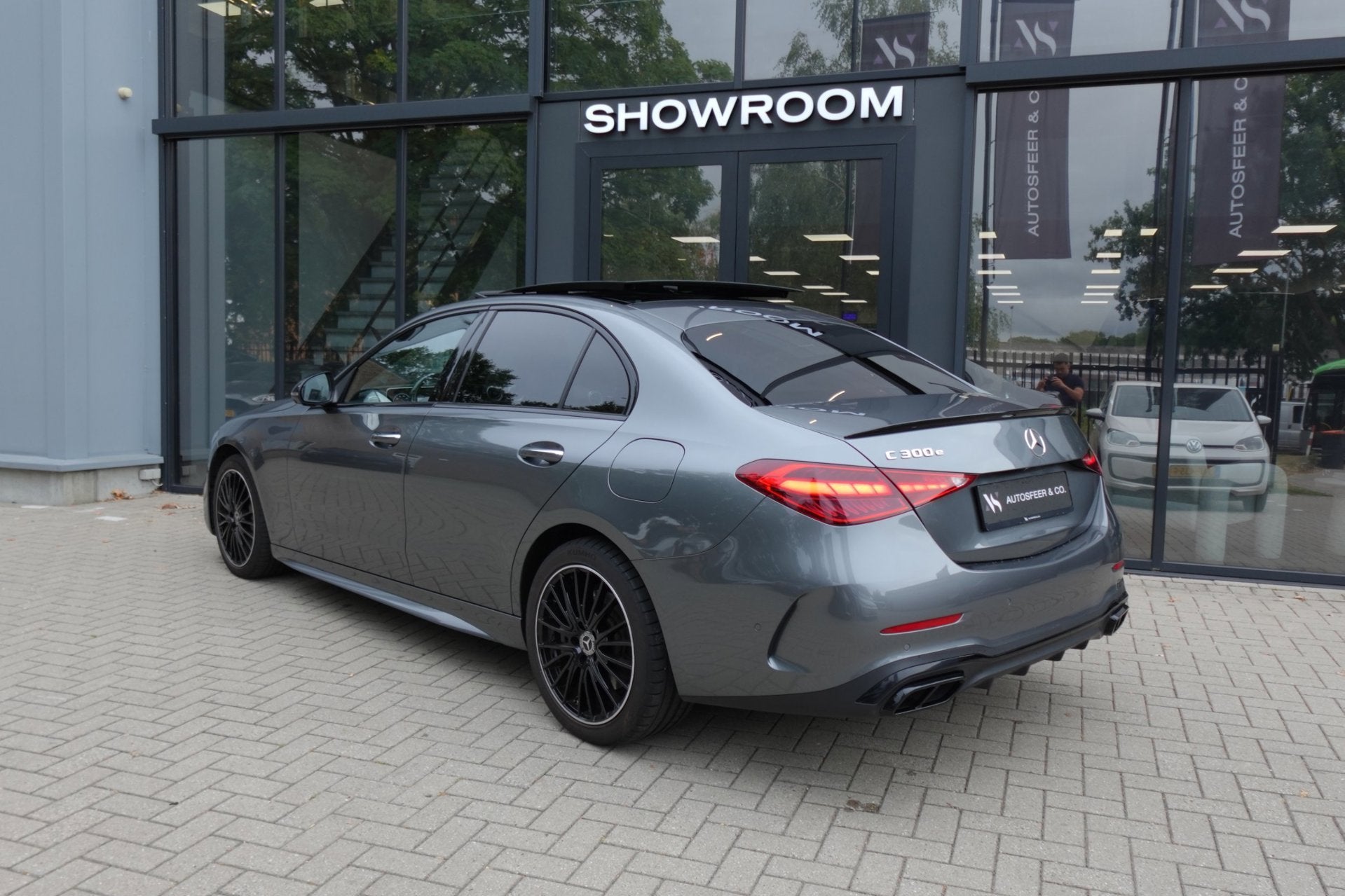 Mercedes-Benz C-klasse 300 e AMG MEMORY HUD PANO VOL', Auto's, Automaat, Gebruikt, Zwart, 4 cilinders