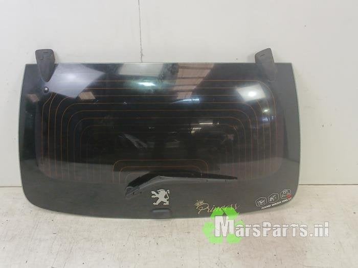 Achterklep van een Peugeot 107 (KJH)