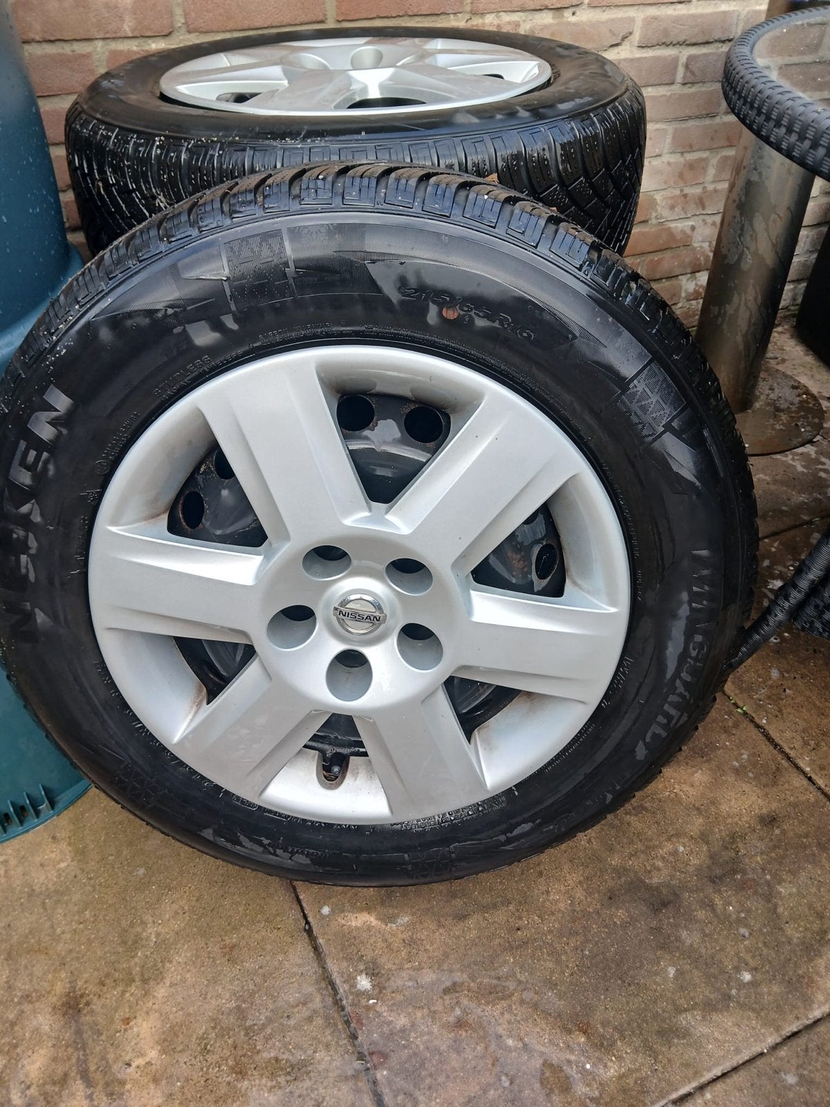 Nissan winterbanden met velgen 215/65R16, Auto-onderdelen, Ophalen, 16 inch, Banden en Velgen, Winterbanden