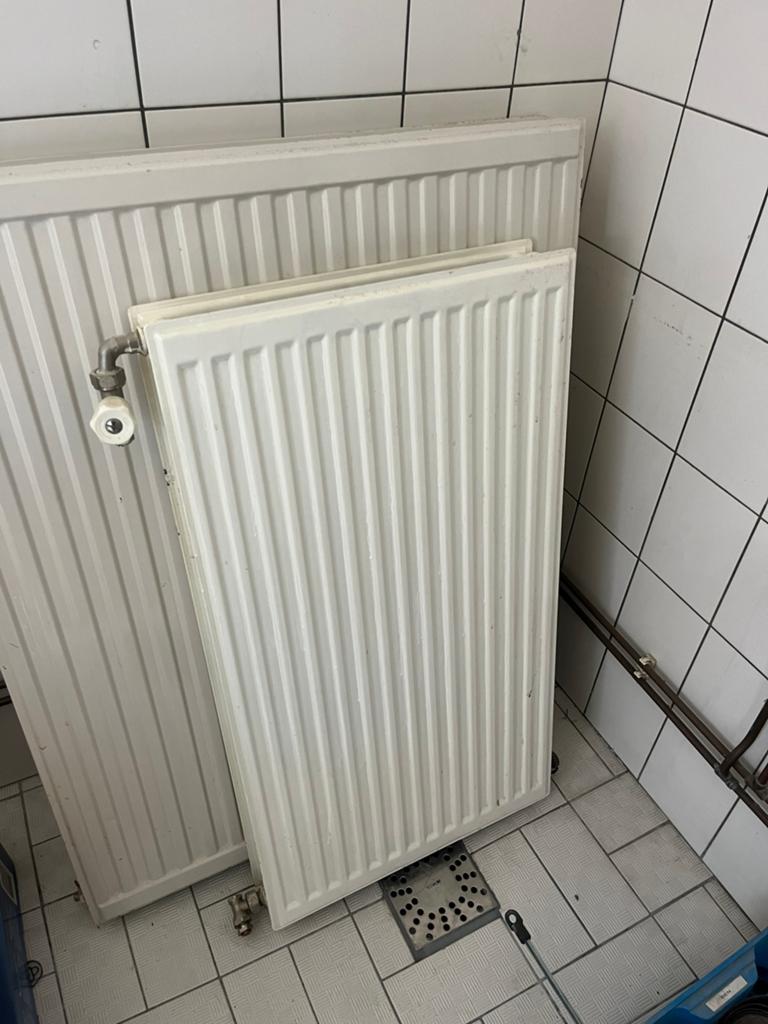 Radiator 90x50 cm, Doe-het-zelf en Verbouw, Verwarming en Radiatoren, Ophalen, Radiator, Zo goed als nieuw, 60 tot 150 cm