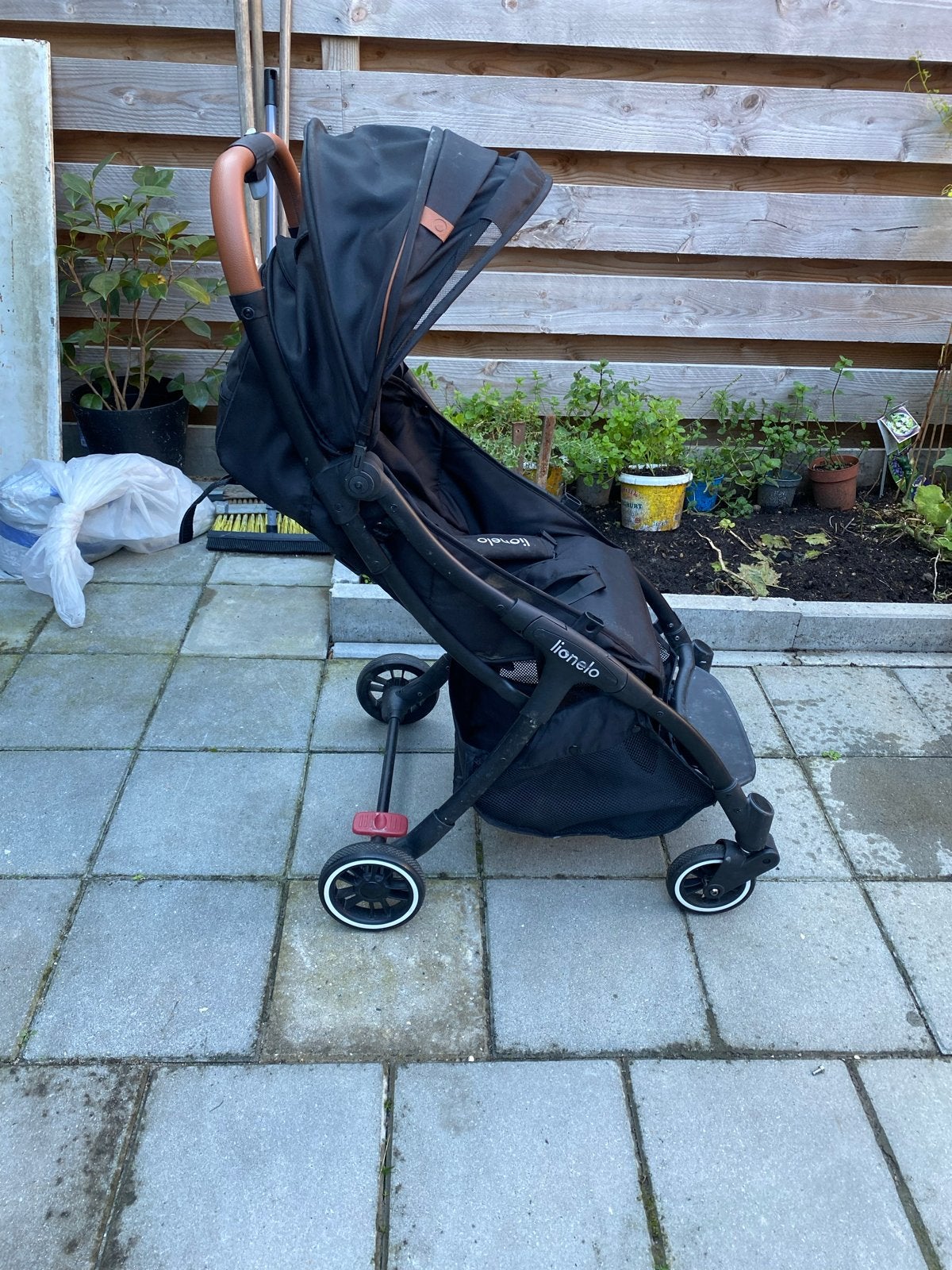 Lionelo kinderwagen/buggy - Zwart met bruine accenten, Ophalen of Verzenden, Gebruikt, Overige merken, Verstelbare rugleuning