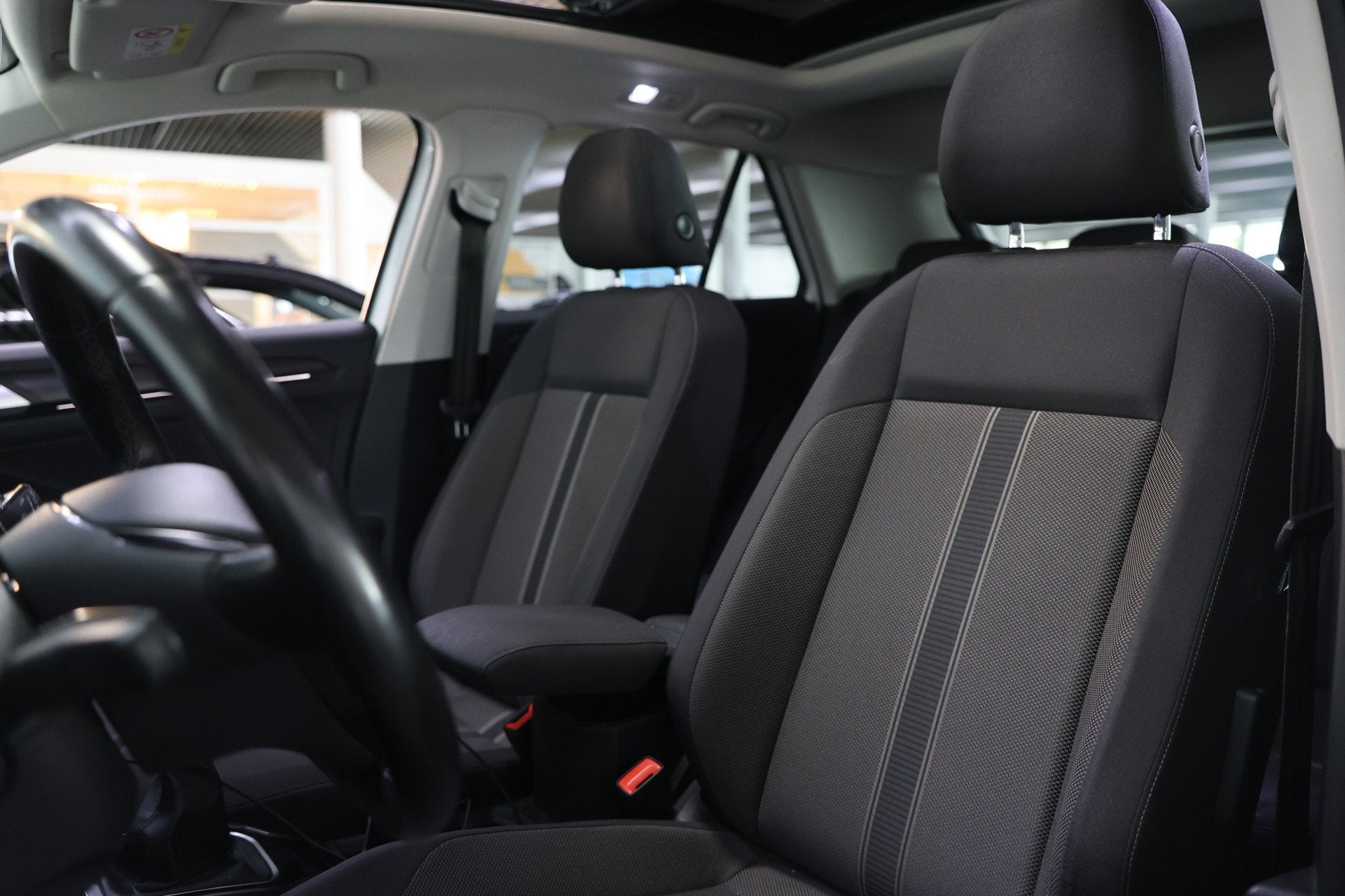 Volkswagen T-Roc 1.0 TSI R-Line CLIMA VIRTUAL PDC CARPLAY CA, Voorwielaandrijving, Stof, Gebruikt, Euro 6