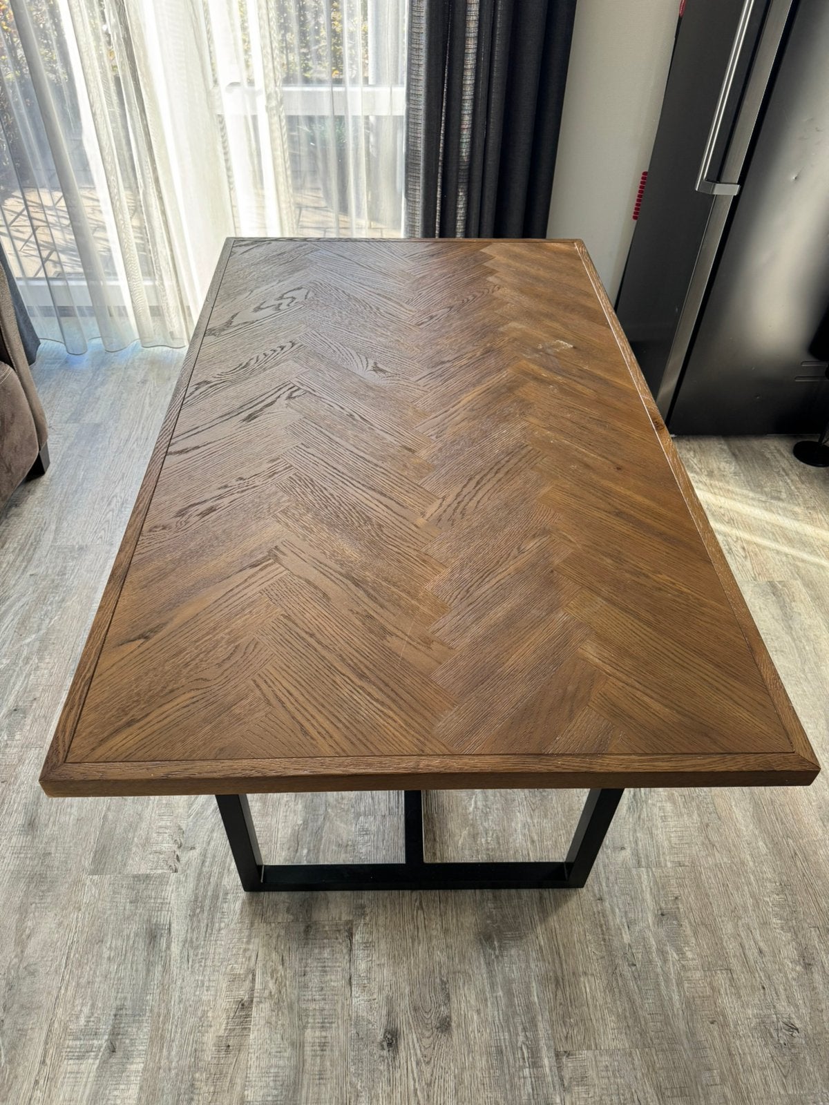 Eikenhouten eettafel visgraat 160x95 cm – zwart onderstel, Gebruikt, Eikenhout, 150 tot 200 cm, Vier personen
