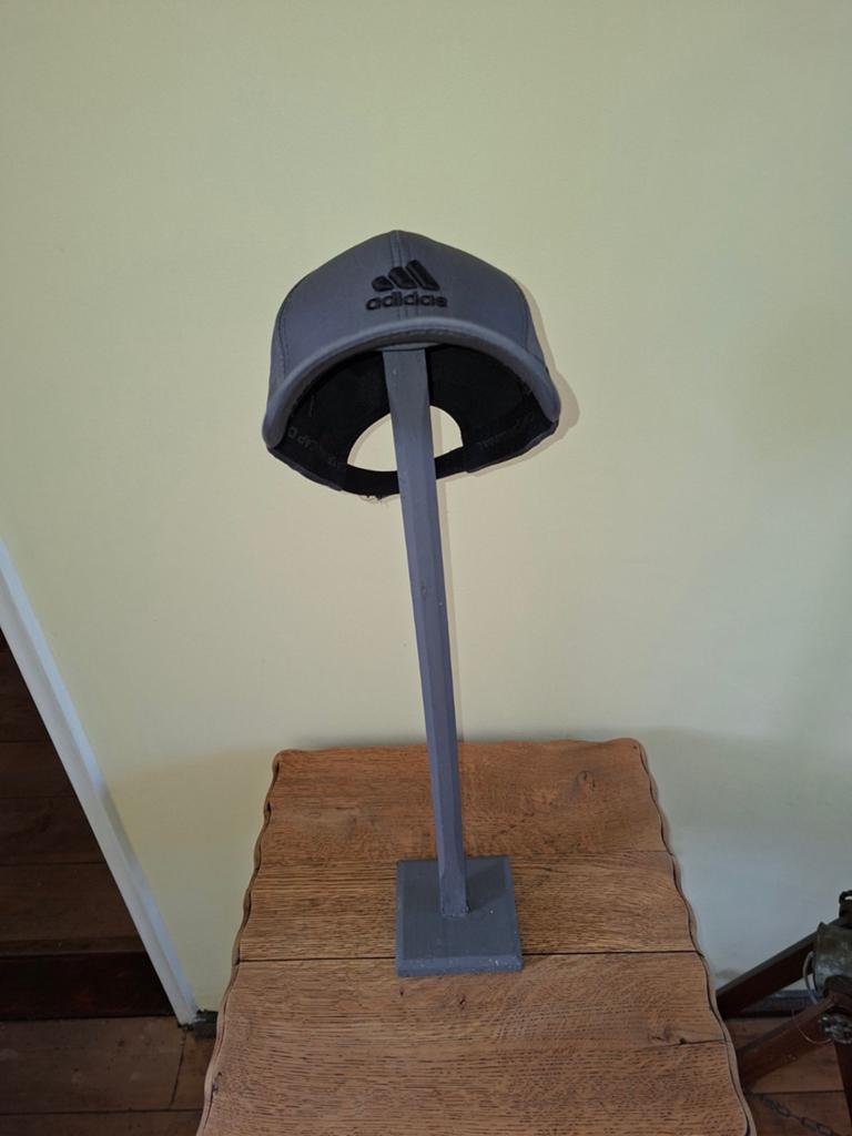 Houten hoeden standaard, Ophalen