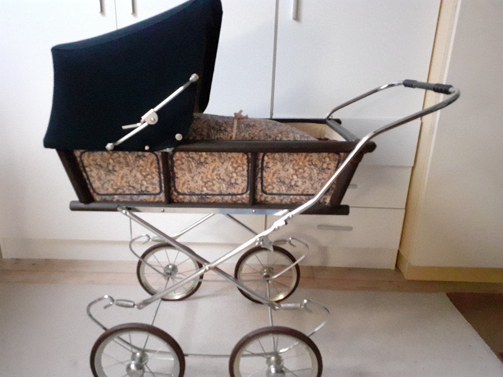Vintage poppenwagens, Kinderen en Baby's, Speelgoed | Poppen, Ophalen of Verzenden, Gebruikt, Babypop