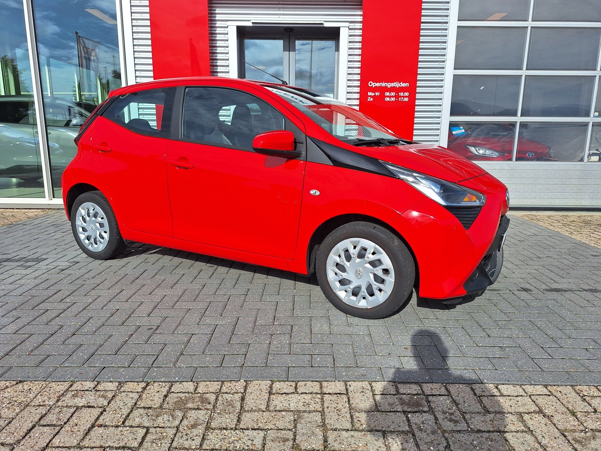Toyota Aygo 1.0 VVT-i x-play met AppleCarPaly/AndroidAuto, Voorwielaandrijving, 12 maanden, Stof, Gebruikt