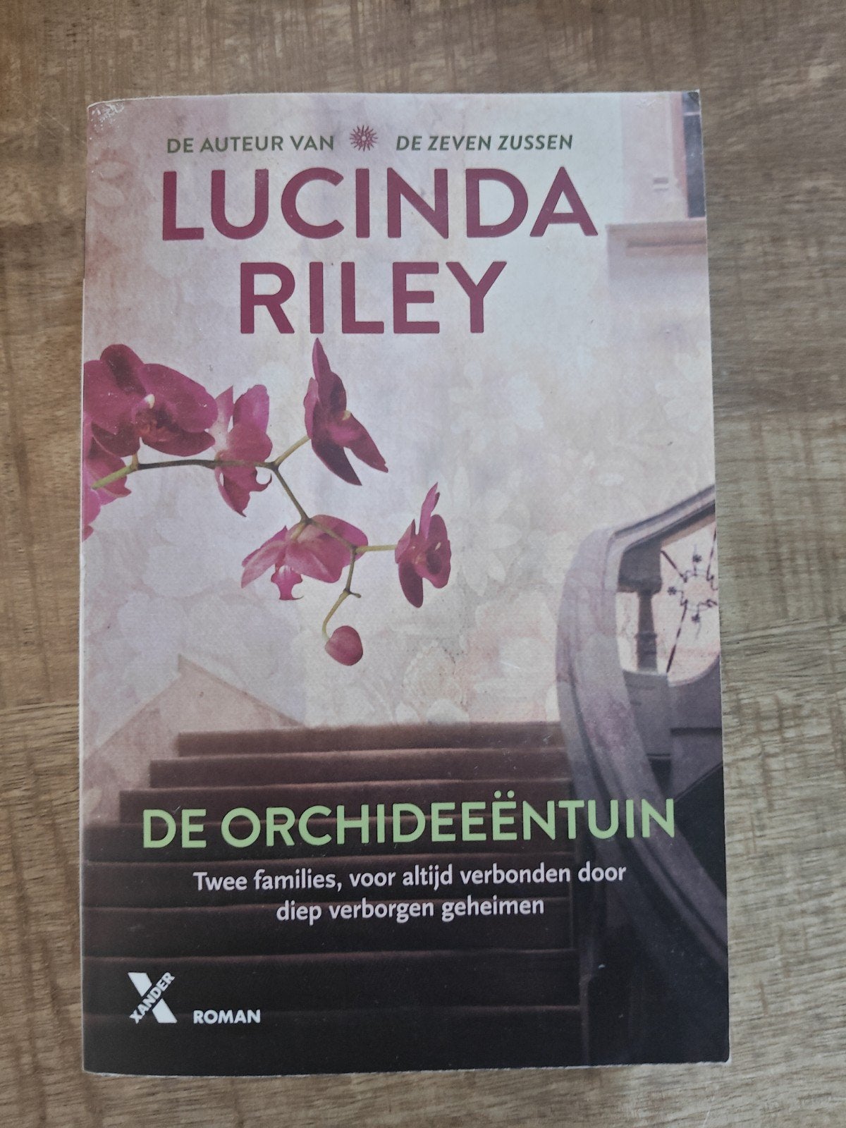 De Orchideeëntuin - Lucinda Riley (De Zeven Zussen), Boeken, Ophalen of Verzenden, Zo goed als nieuw, Lucinda Riley, Nederland