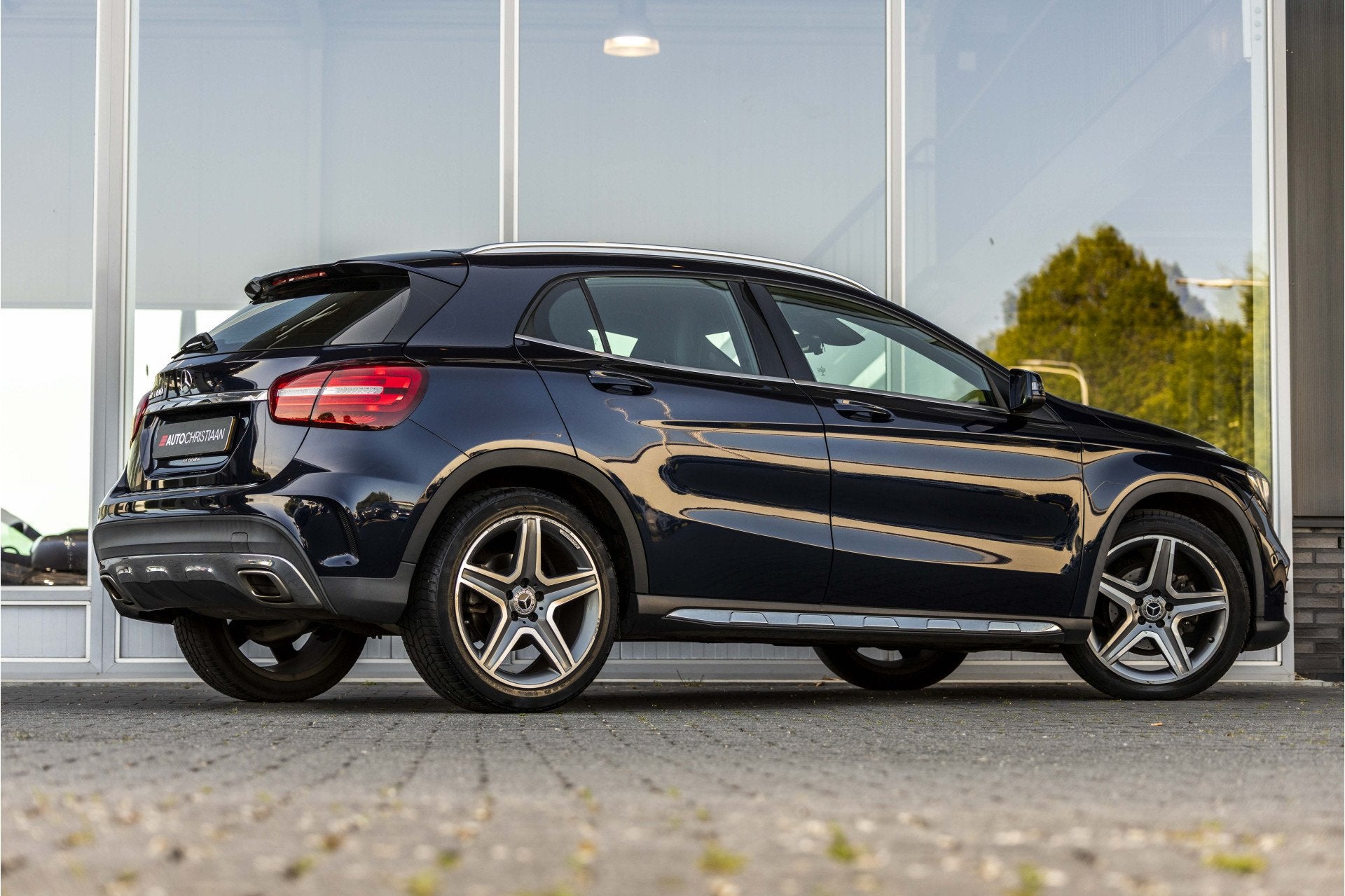 Mercedes-Benz GLA 180 Business Solution AMG Upgrade Edition, Auto's, 12 maanden, Gebruikt, 4 cilinders, Blauw