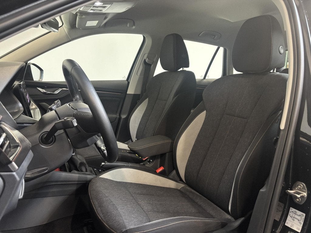 Skoda Kamiq 1.0 TSI Business Edition Navigatie Climate contr, Auto's, Skoda, Gebruikt, Leder en Stof, Zwart, Origineel Nederlands