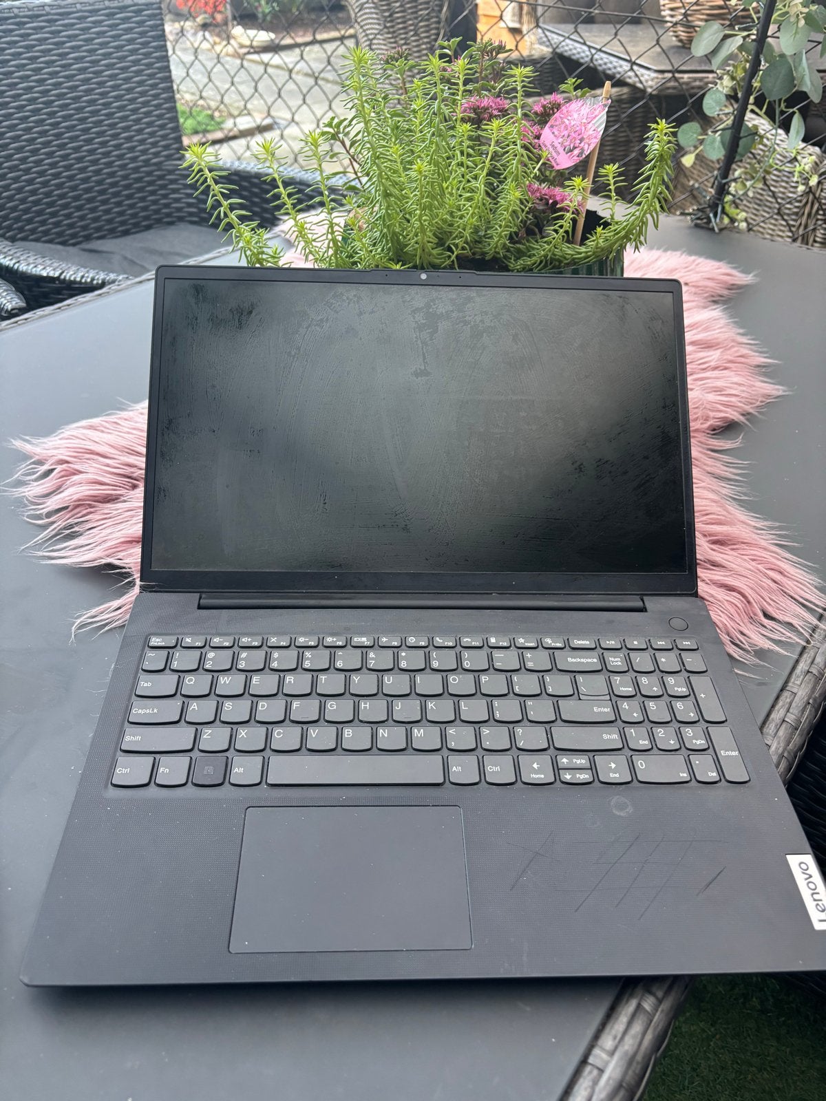 Lenovo laptop met opstartproblemen en krassen, Ophalen, Gebruikt, 15 inch, SSD