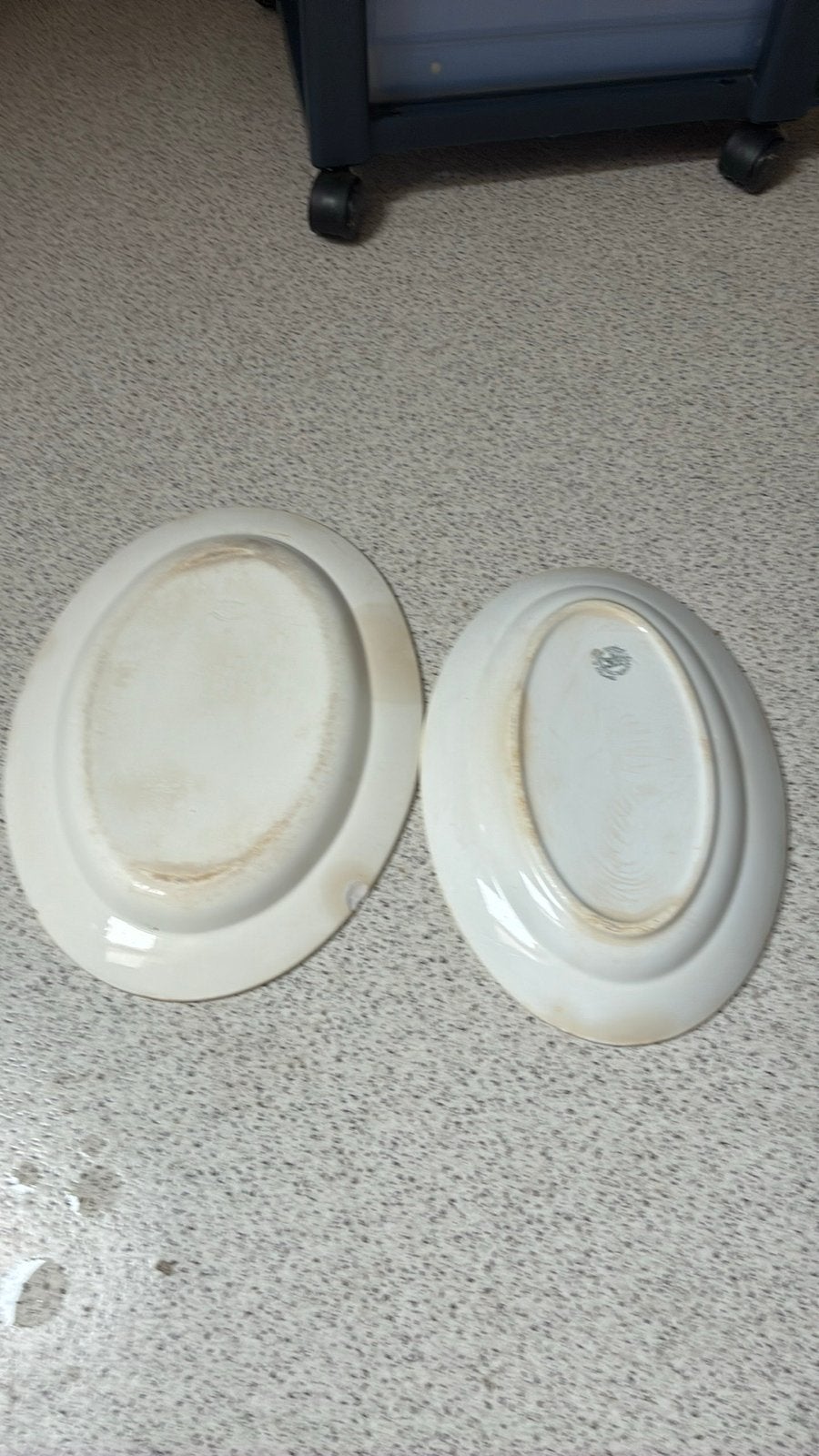 Twee ovale borden - vintage en gebruikt, Ophalen