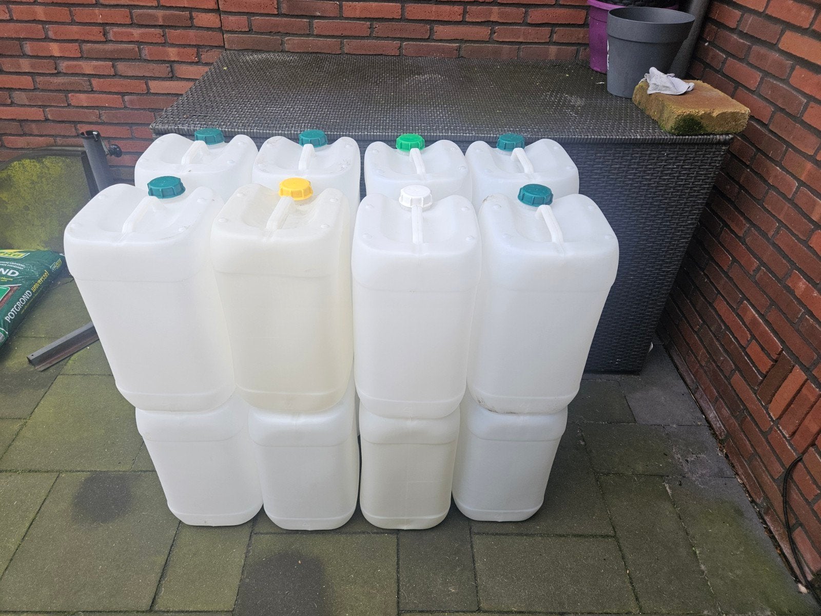 16 x25 liter Sterkte kunststof jerrycan un gekeurd, Ophalen