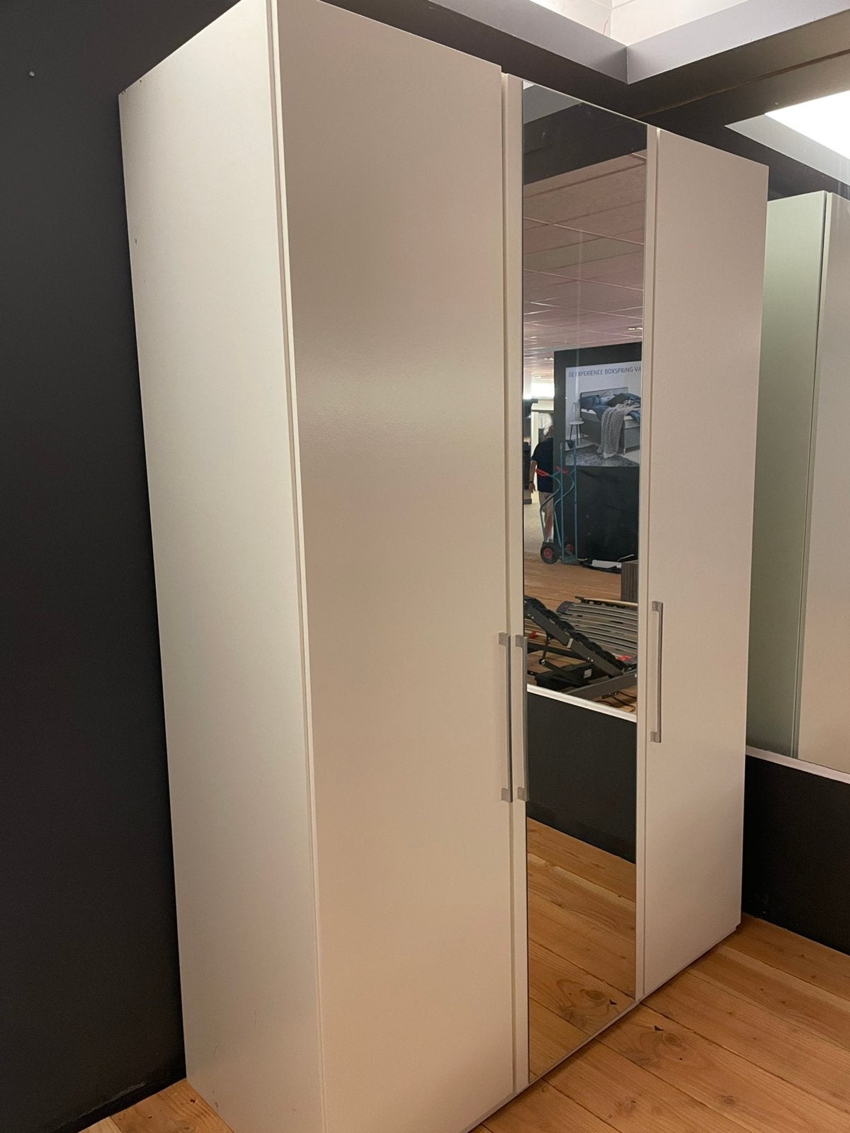 Hangkast showroom model, Ophalen, Met deur(en), Glas, 50 tot 100 cm