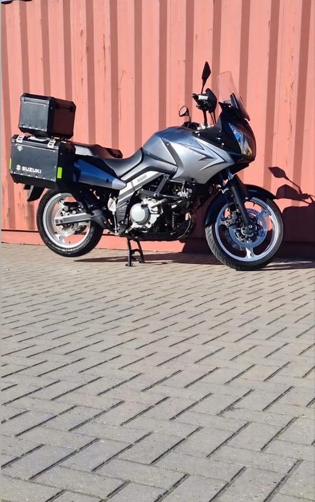 Suzuki V-Strom 650 | Zuinig (1:20–1:22) | Volledig uitgerust, Motoren, 2 cilinders, Motorrijbewijs A, Gebruikt, Particulier