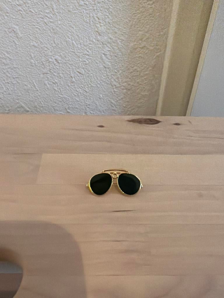 Ray Ban zonnebril  speldje, Verzamelen, Ophalen of Verzenden, Zo goed als nieuw, Merk, Speldje of Pin