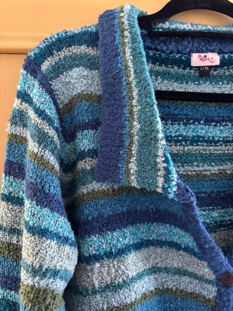 HeArt, Gebreid kort vest met strepen in blauw en groen, Ophalen of Verzenden, Zo goed als nieuw, Maat 42/44 (L), Blauw