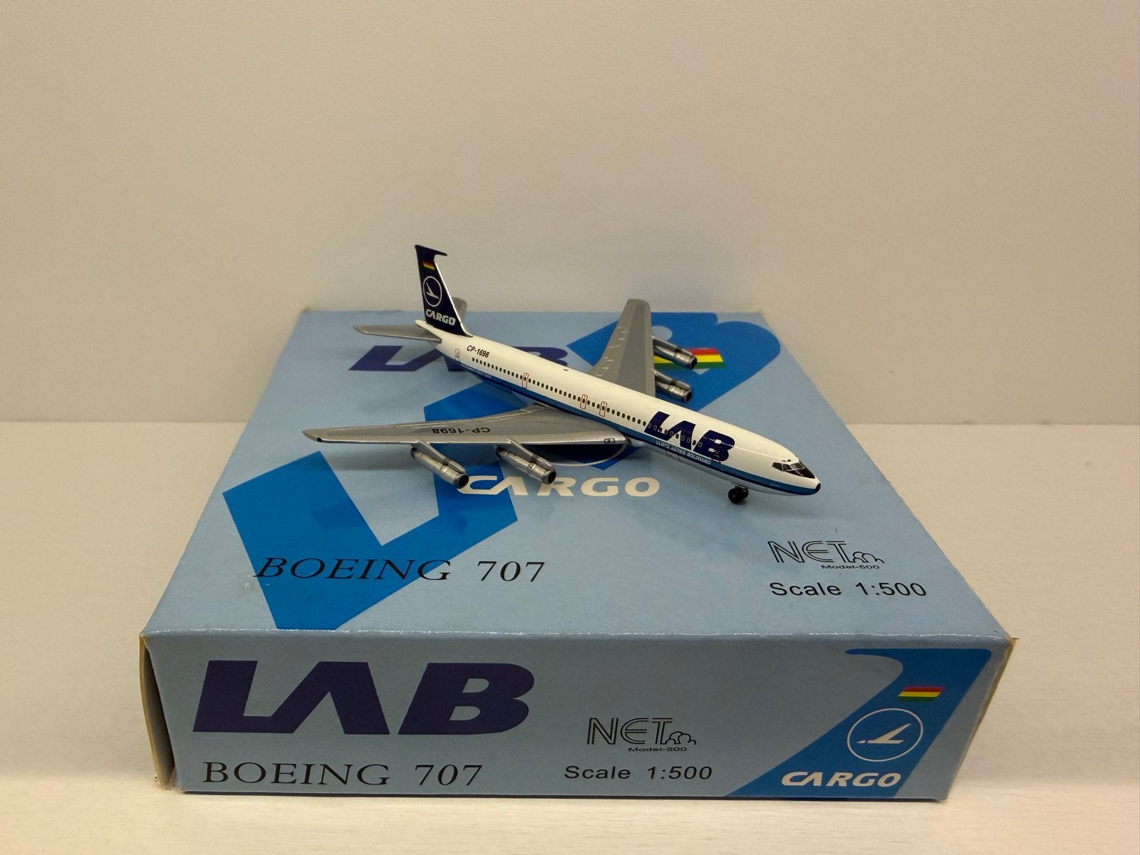 LAB Boeing 707 Cargo Vliegtuigmodel 1:500, Overige merken, 1:200 of kleiner, Ophalen of Verzenden, Zo goed als nieuw