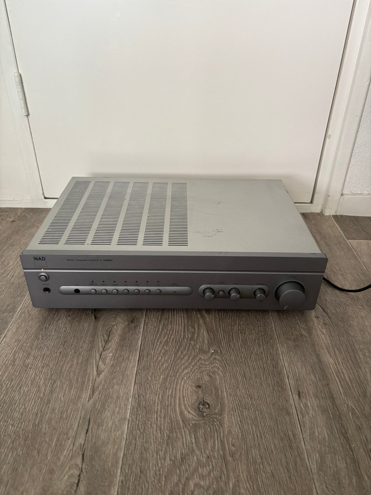NAD C 320BEE Stereo Geïntegreerde Versterker (Titanium), Ophalen of Verzenden, Gebruikt, 60 tot 120 watt, Overige merken
