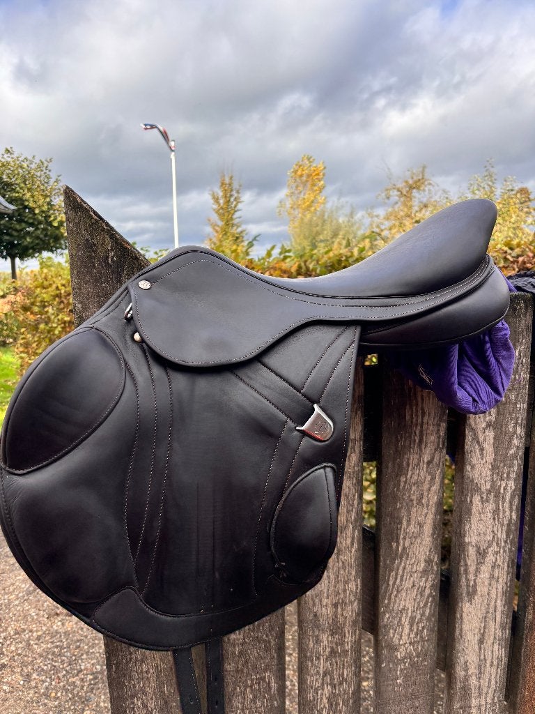 Bates Advanta spring- eventingzadel 17,5 inch., Bates, Ophalen of Verzenden, Info@paardenschuur.nl, Verstelbaar kopijzer