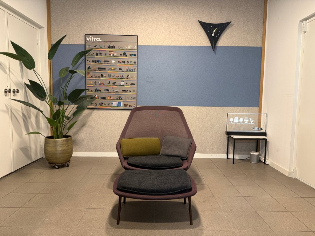 Vitra | Bouroullec | Slow Chair + Ottoman | Paars | 1x, Vitra, Gebruikt, Vitra Artifort Cassina Fritz Hansen Eames Gispen Pastoe Hay