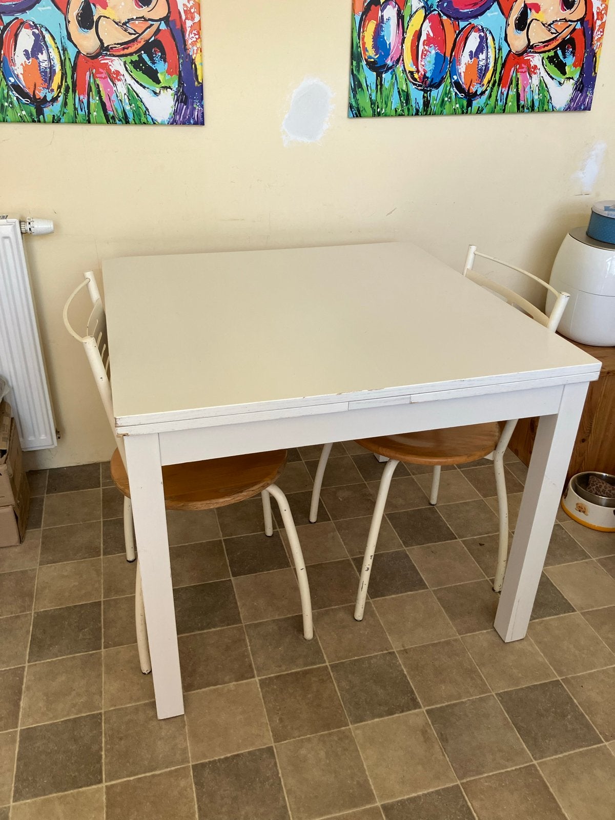 IKEA Bjursta uitschuifbare eettafel - wit met twee stoeltjes, Huis en Inrichting, Tafels | Eettafels, Ophalen, Gebruikt, Vierkant